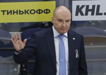 Разин: когда играл за «Авангард», сломал сначала ногу, потом руку. А потом мне пинка дали