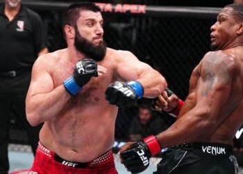 Первая победа в UFC — и сразу над топом! Куниев переиграл Алмейду