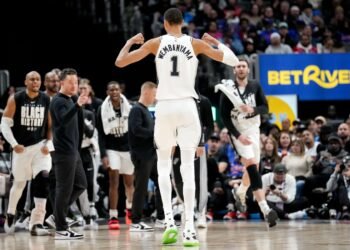 «Оклахома», держись! «Сан-Антонио» с Вембаньямой скоро взлетит на вершину Запада?