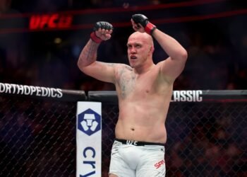 Полярный медведь в деле! Спивак в жёстком поединке перебил Делию