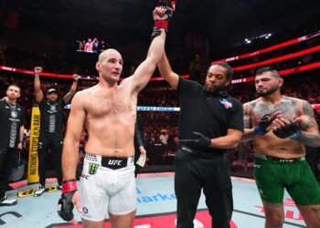 Стрикленд снова в титульной гонке. Экс-чемпион снёс опасного претендента