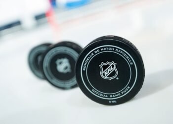 «Анахайм» одолел «Баффало» в матче с 11 голами, прервав их серию побед. У Минтюкова — «-1»