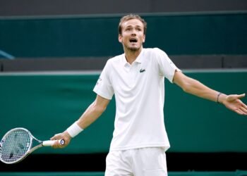 Андреева и Медведев проиграли в Майами, ЦСКА одолел СКА в Кубке Гагарина. Главное к утру