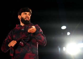 Мастер-класс от Царукяна! Арман катком прошёлся по Мокаеву