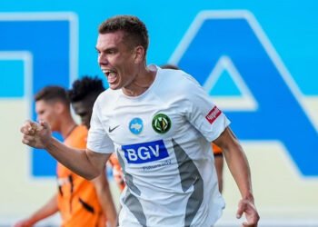 Официально. Чоботенко продлил контракт с «Полесьем»