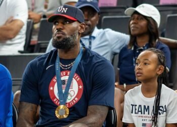 Дочь Леброна Джеймса продемонстрировала баскетбольные навыки. Видео