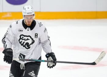 Дронов занял место ассистента главного тренера «Трактора» на пятой игре с «Ак Барсом»