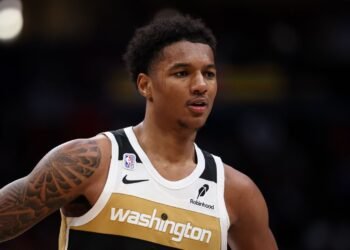 В НБА появился необычный новичок. За три матча он уже вошёл в историю лиги