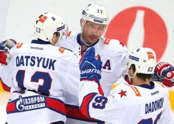 Экс-хоккеист СКА вспомнил, как покинул команду после похода в баню с Ковальчуком и Дацюком