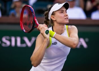 Елена Рыбакина вышла в финал турнира в Индиан-Уэллсе, обыграв Элину Свитолину