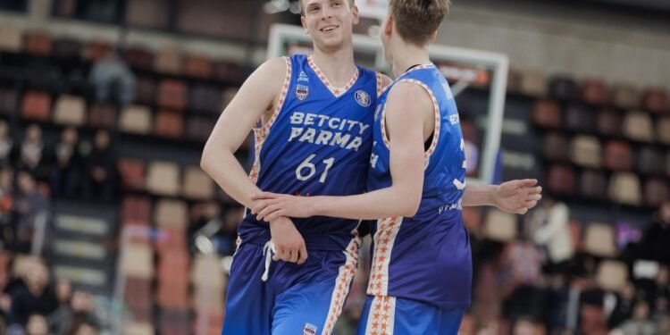 Его хотел переманить топ-клуб, но он остался в родной команде. Фирсов — будущее «Пармы»