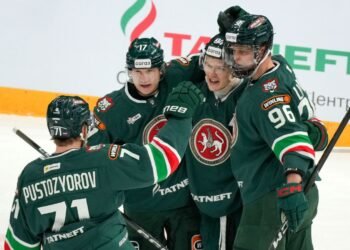 Хет-трик Барабанова принёс «Ак Барсу» победу над «Сибирью»