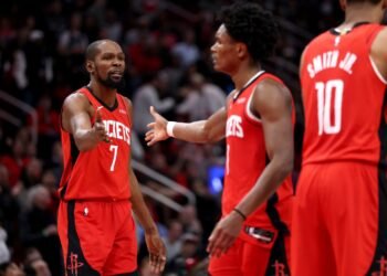 «Хьюстон», у вас проблемы! И это перед самым плей-офф