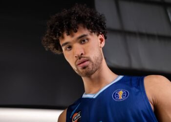 «Впечатляет, что Россия сохраняет моральные принципы и ценности». Интервью с Джузэнгом