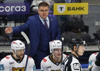 «К пацанам вопросов никаких». Главный тренер «Сочи» — о поражении в матче с «Амуром»