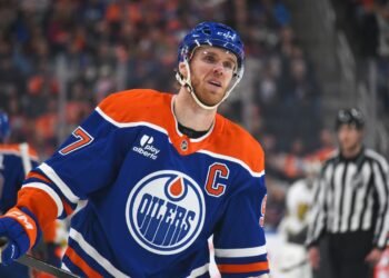 Коннор Макдэвид сделал заявление об обноклубниках на фоне поражения «Эдмонтона» от «Тампы»