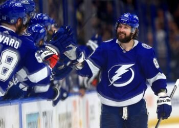 Кучерову не хватило места в штрафном боксе. Команды за матч получили 102 минуты штрафа