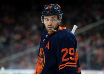 Леон Драйзайтль получил травму и не смог завершить матч с «Нэшвиллом»