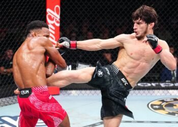 Евлоев слишком хочет понравиться UFC. Игра в «рубаку» едва не стоила ему титульника