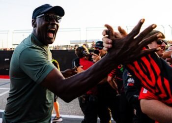 Майкл Джордан переписал 77 лет истории NASCAR. Ещё один «три-пит», но теперь в гонках