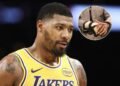 Настоящее безумие. Игрок НБА годами ходил со стеклом в руке, а теперь зажигает в «Лейкерс»