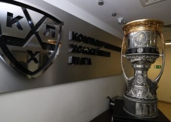 «Металлург» — «Сибирь»: онлайн-трансляция второго матча плей-офф КХЛ начнётся в 17:00 мск