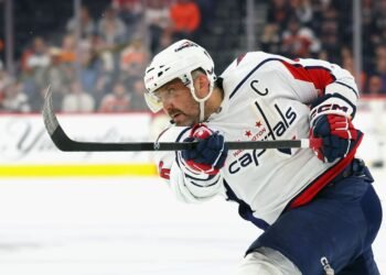 НХЛ назвала скорость шайбы после броска Александра Овечкина, которым он забил 1000-й гол