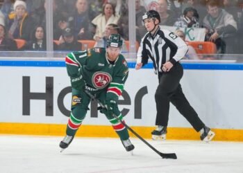 «Нужно было переломить серию неудач». Игрок «Ак Барса» Пустозёров — о победе над «Сибирью»