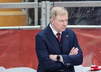 Пропустивший 16 матчей Жамнов вернулся на тренерскую скамейку «Спартака»