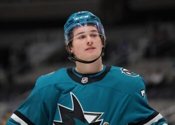 Селебрини идёт по графику лучшего тинейджера в истории НХЛ после Гретцки по очкам в гостях