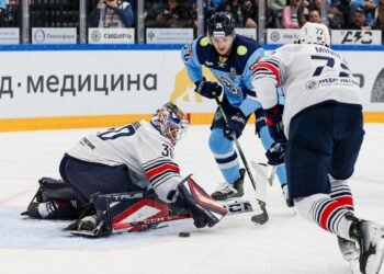 «Сибирь» вырвала победу у «Металлурга» на последней секунде второго овертайма