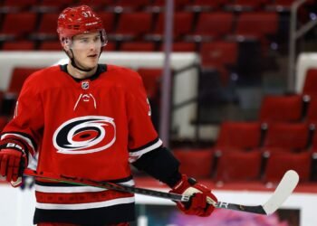 Свечников забил 80-й гол «Каролины» в первых периодах. Это второй результат текущей НХЛ