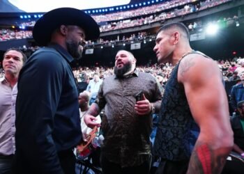 Джонс и Перейра должны стать спасением турнира в Белом доме. Больше некому