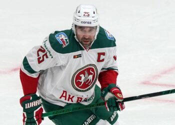 Зарипов поделился эмоциями от матча ветеранов «Ак Барса» и «Трактора»