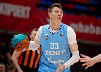 Достижение легенды и юбилей у нового тренера. «Зенит» одолел обладателя Кубка России