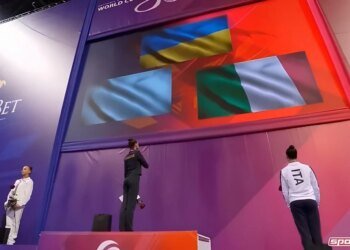 россиянка на награждении отвернулась от символов Украины — реакция не заставила себя ждать