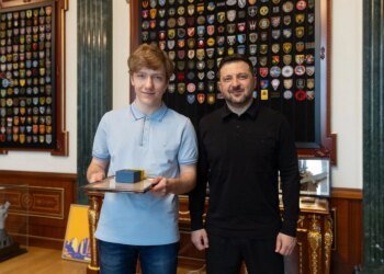 Выиграл чемпионат Европы, не будучи гроссмейстером: Зеленский вручил награду 17-летнему Роману Дегтяреву