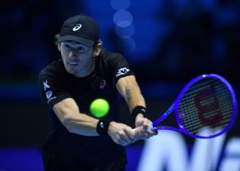 Алекс де Минор вышел во второй круг турнира в Барселоне, обыграв Себастьяна Офнера