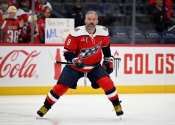 Александр Овечкин посетил матч фарм-клуба «Вашингтона» в плей-офф АХЛ