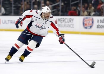 Александр Овечкин забил 929-й гол в регулярных чемпионатах НХЛ