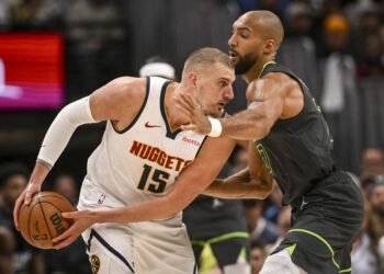 «Денвер» — на высоте. Йокич и Мюррэй ударно начали плей-офф НБА, сломив «Миннесоту»