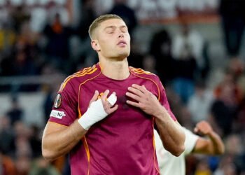 Довбик пройдет внеплановое обследование, которое покажет, сможет ли он сыграть в этом сезоне