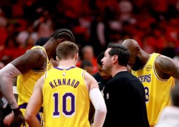 30 секунд, которые перевернули всё. Этот отрезок «Лейкерс» запомнят надолго!