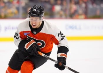 Гол и две передачи Мичкова помогли «Филадельфии» обыграть «Айлендерс»