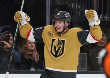 Хет-трик Дорофеева помог «Вегасу» перевести в овертайм пятый матч серии с «Ютой»