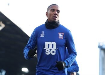 Эшли Янг объявил о завершении карьеры