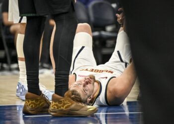 Йокич больше не лучший баскетболист? У него последний шанс остаться на троне