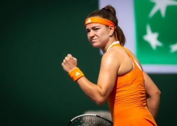 Каролина Мухова с «баранкой» обыграла Элисе Мертенс во втором круге турнира в Штутгарте