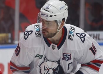 «Каждый сыграл выше своих возможностей». Капитан «Нефтехимика» — о серии с «Авангардом»