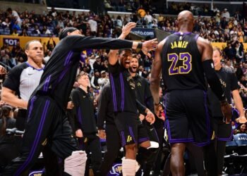 Леброн Джеймс опять на страницах истории НБА! У него больше всех побед с учётом плей-офф